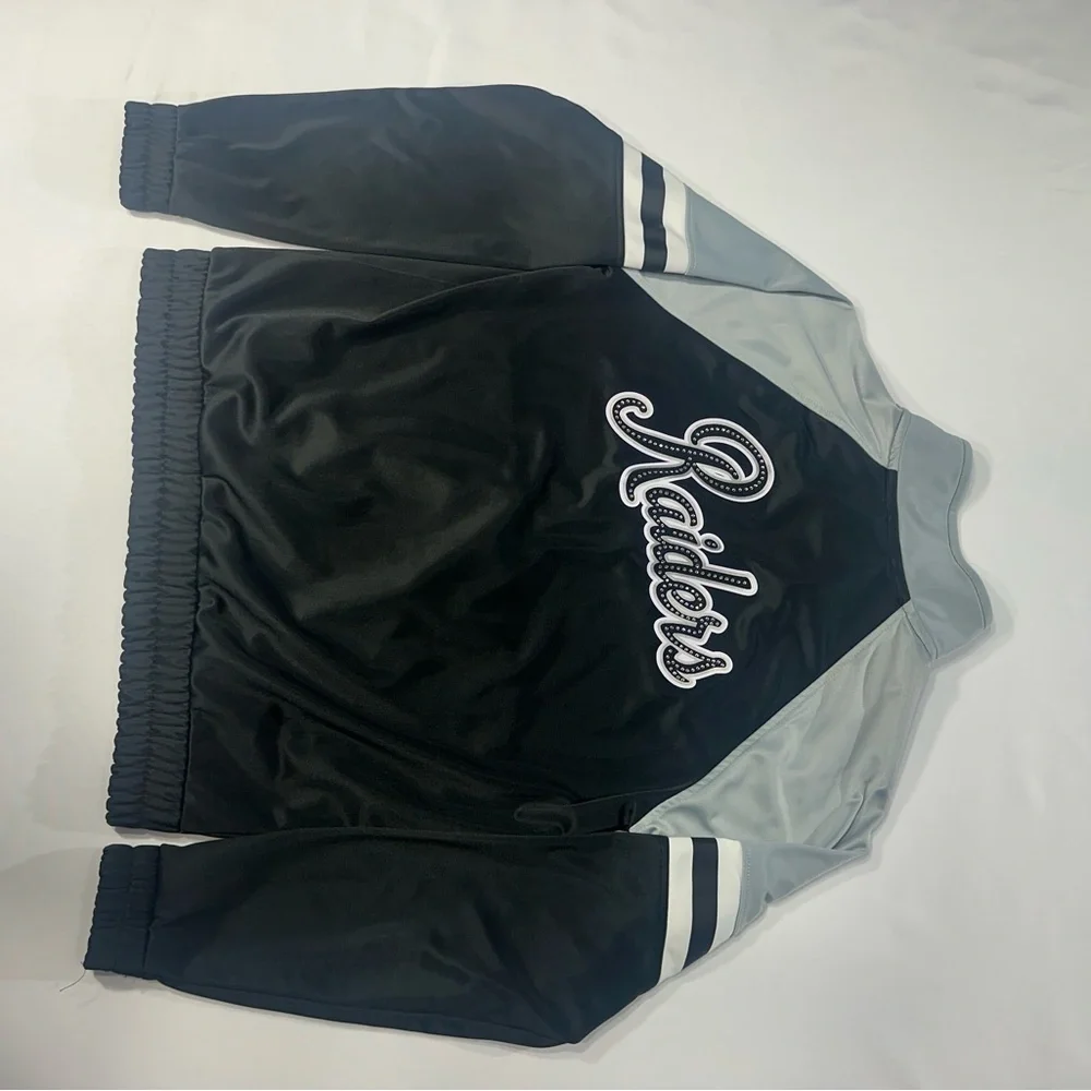 RAIDERS Men's Black and Gray Jacket size M pre
Owned Exellent condition. - Picture 6 of 7